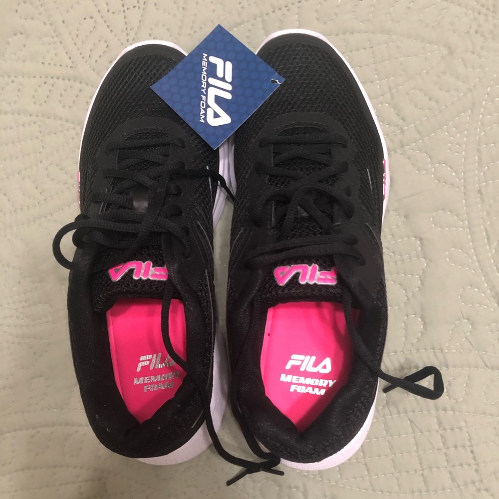 NWT Fila womens size 10 black and pink shoes